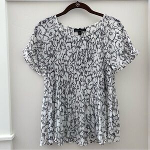 Banana Republic Mini Pleated Floral Swing Top Short Sleeve XS